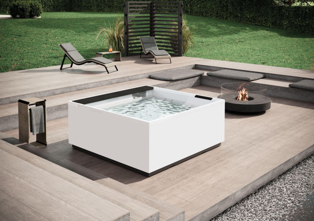 SPA Divina XL version standard avec Aqua Clean+Led blanc finition coque blanc finition assise et appui-tête Noir Réf : DOXL5O8X0-W10H