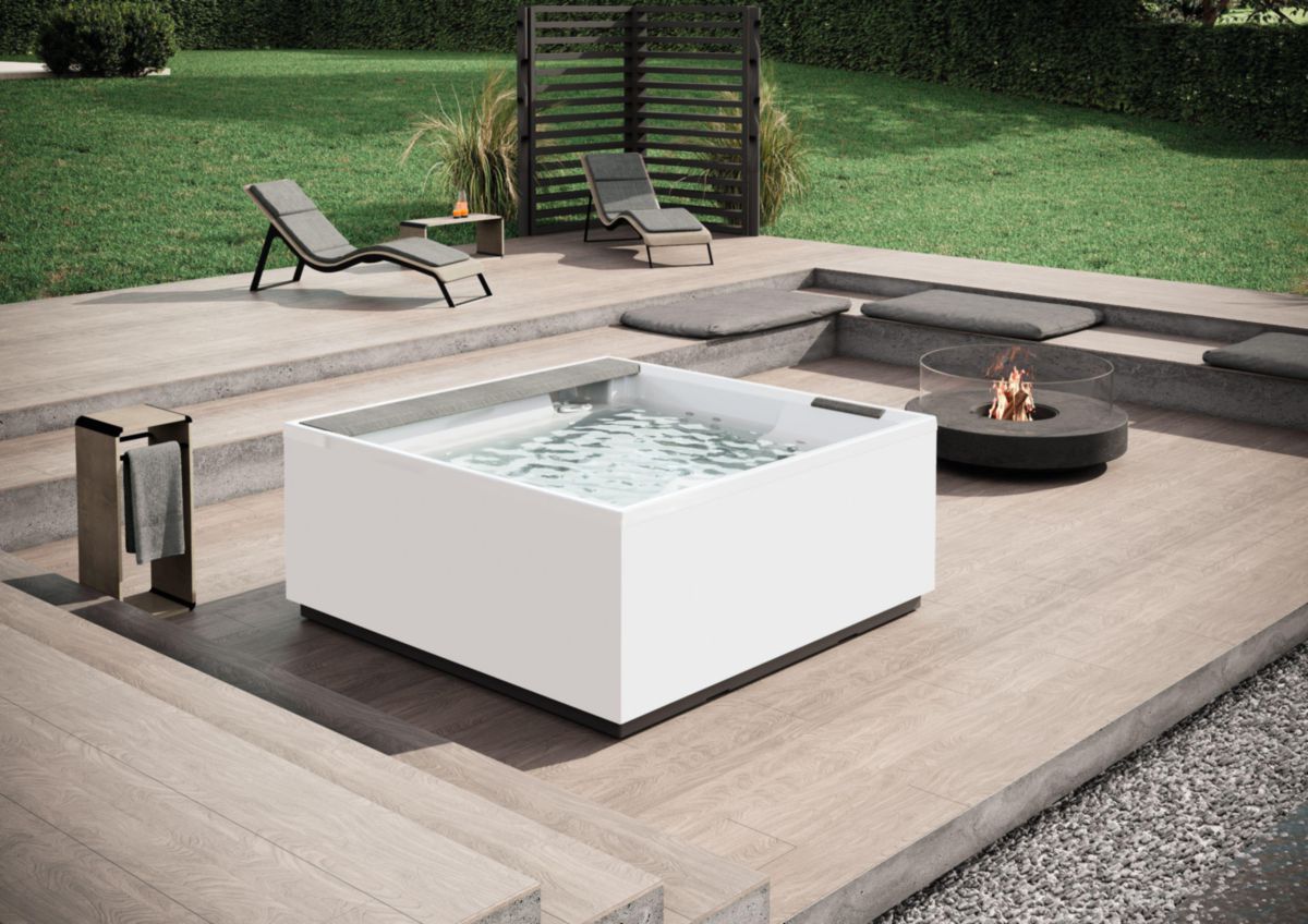 SPA Divina XL version standard avec Aqua Clean+Led blanc finition coque blanc finition assise et appui-tête Steel Réf : DOXL5O8X0-W10T3