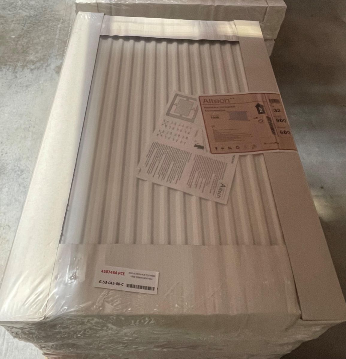 Radiateur eau chaude Altech horizontal 4 connexions type 33 Hauteur 900 l Largeur 600 1990W