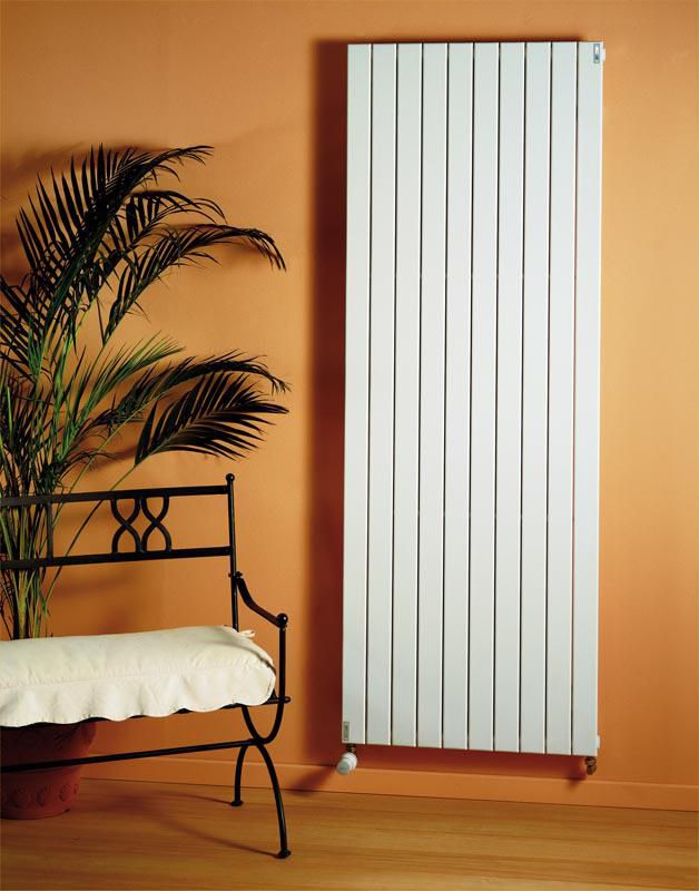 Radiateur eau chaude Acova Fassane vertical simple, puissance 628W (dT50), hauteur 2000 mm, largeur 296 mm, 4 éléments, raccordement excentré par le bas, Aller/Retour réversible, appareil réversible Haut/Bas, Blanc RAL 9016 Réf. HX-200-029