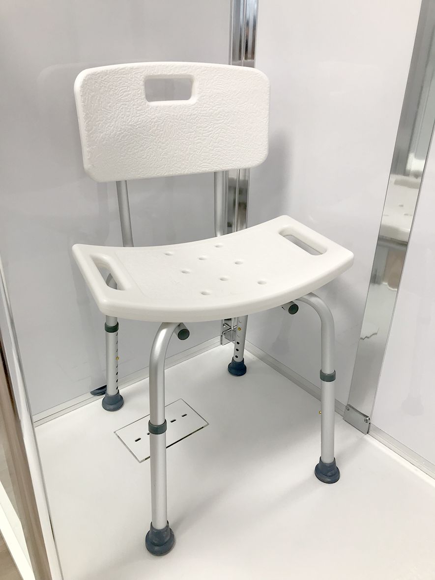 Tabouret de douche sur pied AKW INTERNATIONAL avec dossier réf. 02310-LS