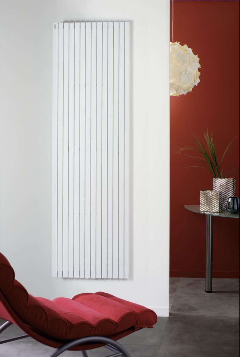 Radiateur eau chaude Acova Altaï vertical, puissance 1432W (dT50), hauteur 2100 mm, largeur 616 mm, 14 éléments, raccordement excentré par le bas, Aller/Retour réversible, appareil réversible Haut/Bas, Blanc RAL 9016 Réf. HY-210-061