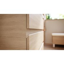 Meuble sous vasque mélaminé Luciole 3 niveaux 3 tiroirs largeur 80 cm finition hickory clair poignée profil blanc satiné pieds en métal laqué blanc satiné réf : 585842-HC-BS-BS