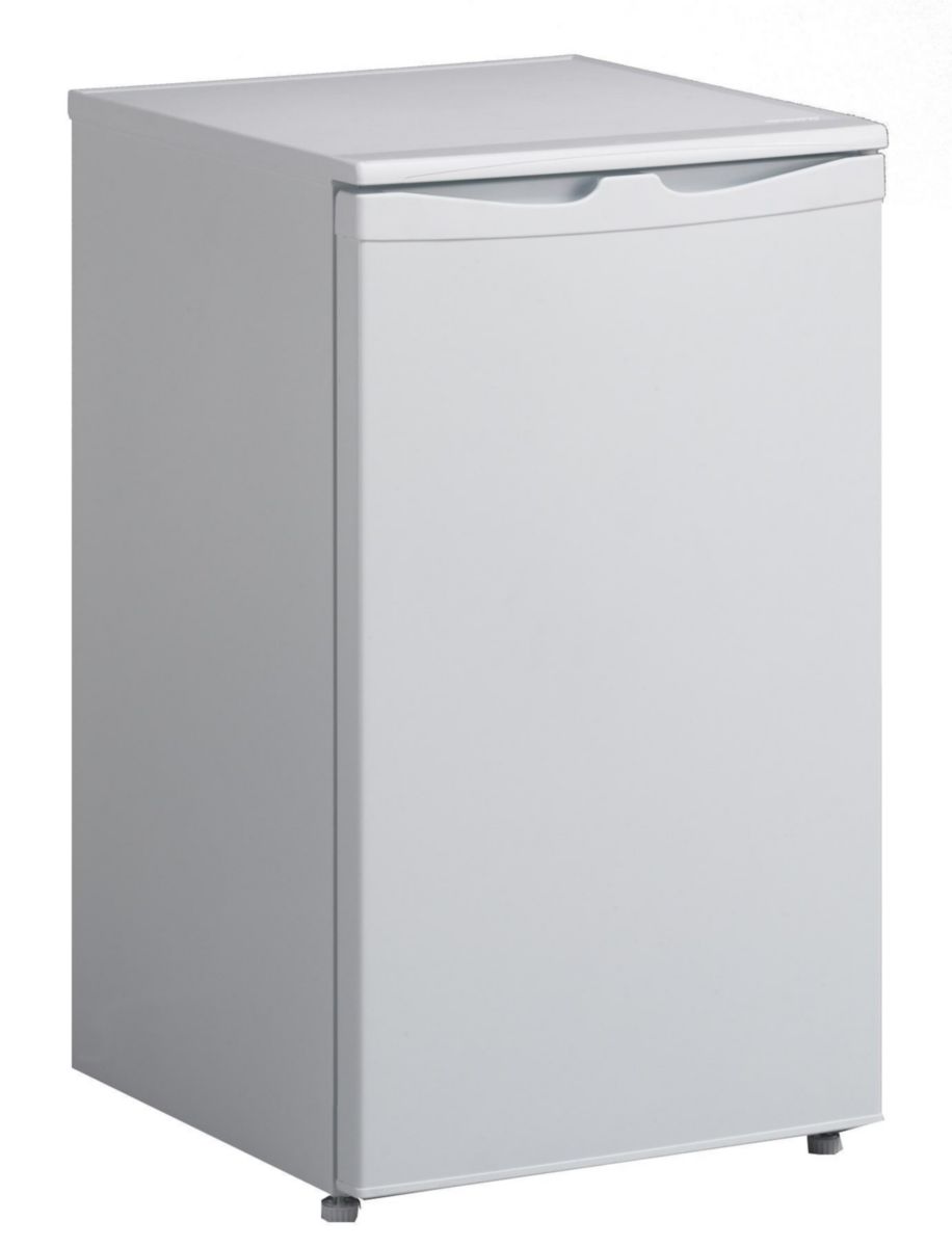 Réfrigérateur 2*, 84L (81L net), compartiment freeze, dégivrage semi-automatique, porte réversible, puissance : 83 Watts.