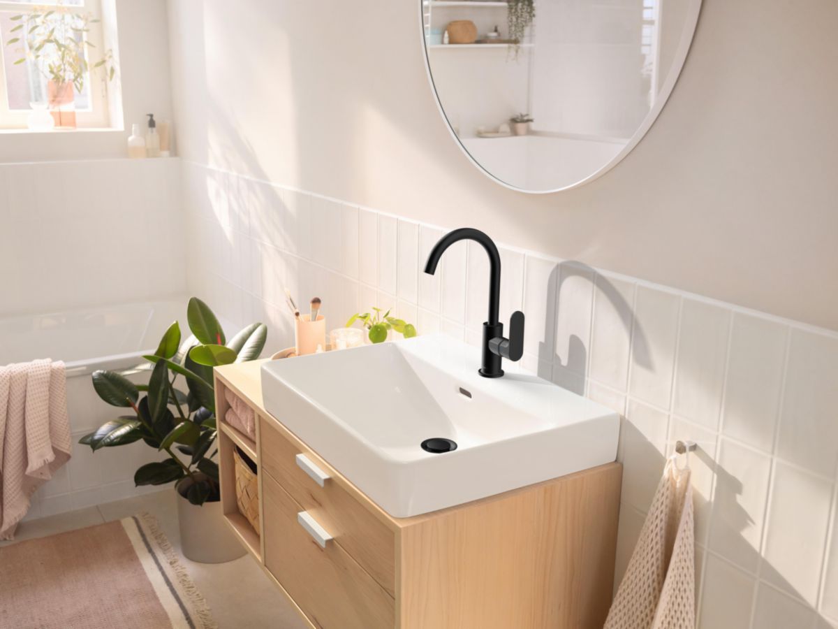 Mitigeur de lavabo 210  Rebris S avec bec orientable, tirette et vidage Noir mat Réf. 72536670