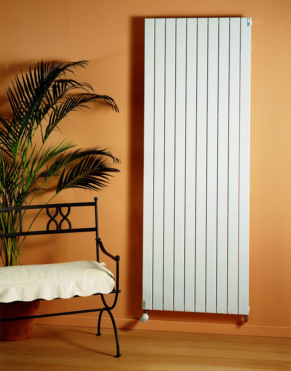 Radiateur eau chaude Acova Fassane Prem's vertical simple, 628 W (dT50), Haut. 2000 mm, Larg. 296 mm, 4 éléments, racc. 4orifices par le bas, entraxe 50mm centré&excentré, A/R réversible, appareil rév. Haut/Bas, Blanc RAL 9016 Réf. SHX-200-029