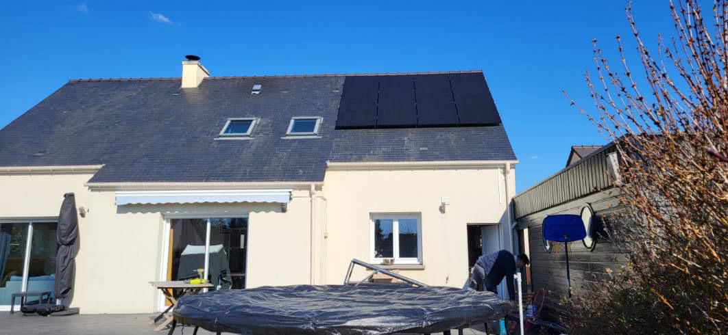 Kit photovoltaïque Powr Connect complet sur toiture ardoise  ETN 3KWc 1L8 ou 2L4, portrait avec micro onduleur ENPHASE et passerelle Envoy S-METERED. Panneaux DUONERGY BIF BIVER : 1755x1038x30mm Réf : SG0003