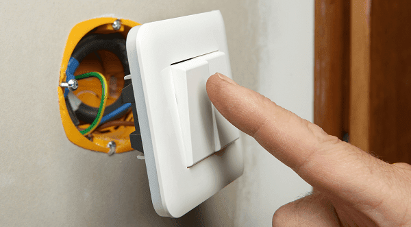 Installation et branchement d’un interrupteur va-et-vient