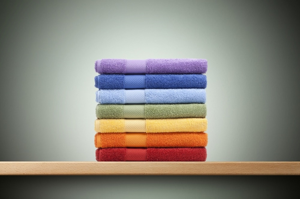 Des serviettes de bain multicolores