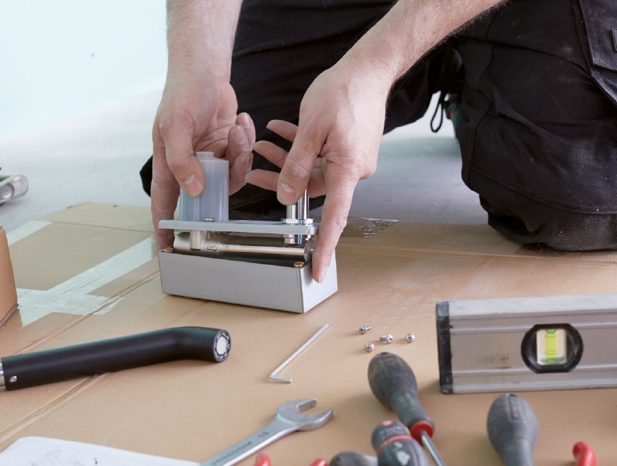  Séparez le mitigeur de sa platine d’encastrement.